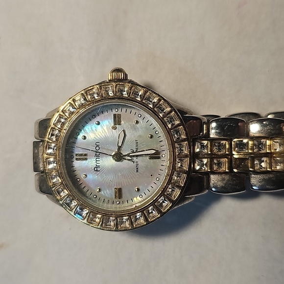 Armitron Women's Wristwatch ⌚️
